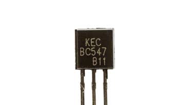 Transistor com chumbo de plástico BC547: ganho do transistor Beta, é superior a 110